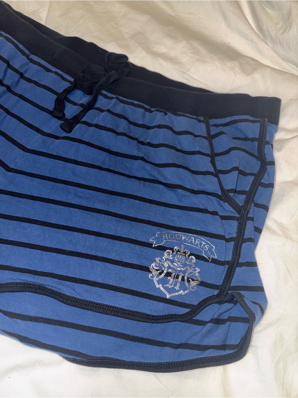 Torrid Harry Potter Pajama Set - 4X Black Hedwig Tank + 3X Blue Stripe Shorts - Picture 3 of 8